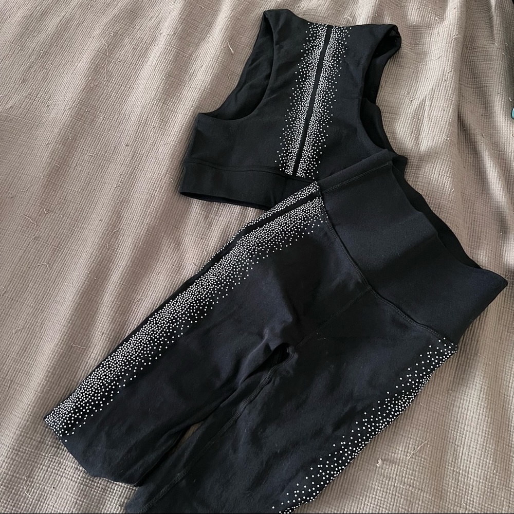FABLETICS SCULPTKNIT REFLECTIVE SPORTS BRA + LONG LEGGINGS SET